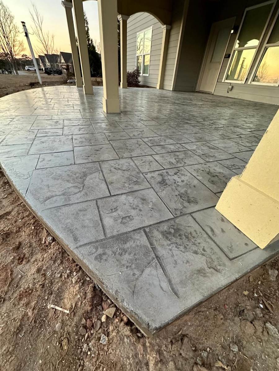 Stamped concrete patio in an ashlar slate pattern